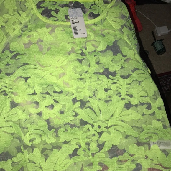 GREEN LACE TOP - Picture 2 of 3